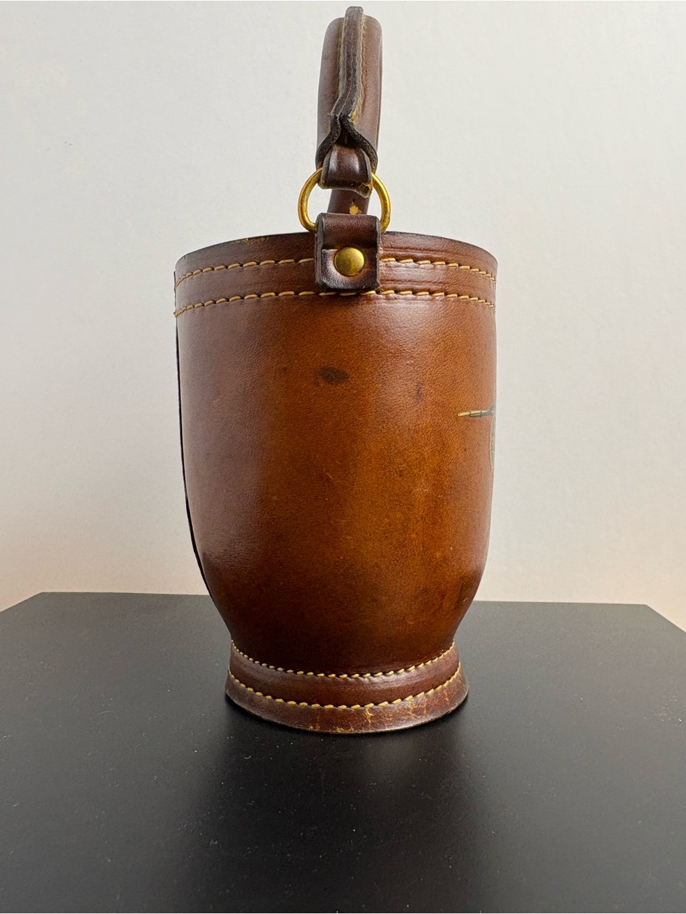 Vintage “Loyal Papeete” Leather Reproduction Fire Bucket from the 1950s-1960s. - Picture 4 of 6